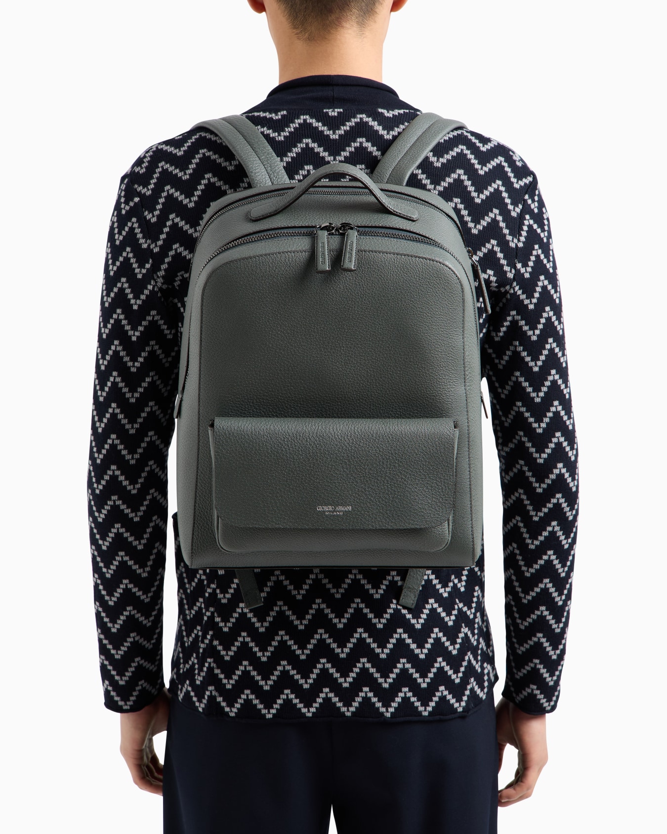 Round leather backpack Slide 5