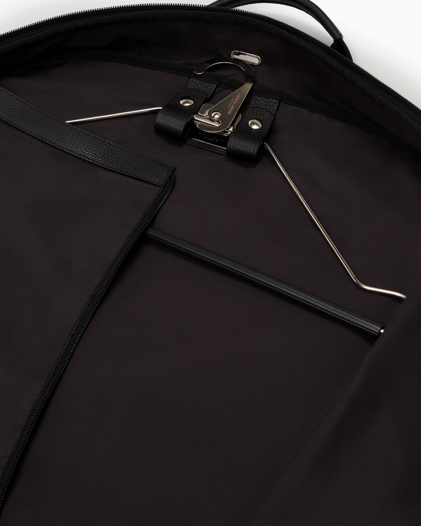 Nylon and pebbled leather suit carrier ASV Slide 3