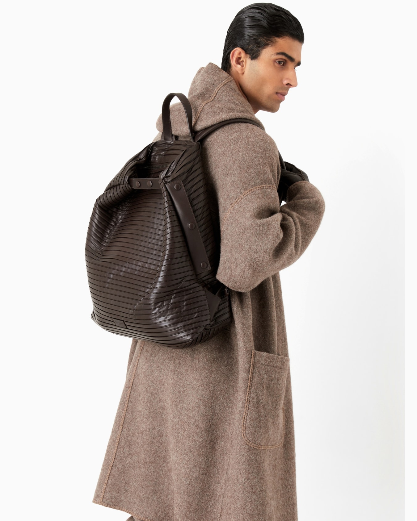 Bolso mochila de napa plisada Diapositiva 6