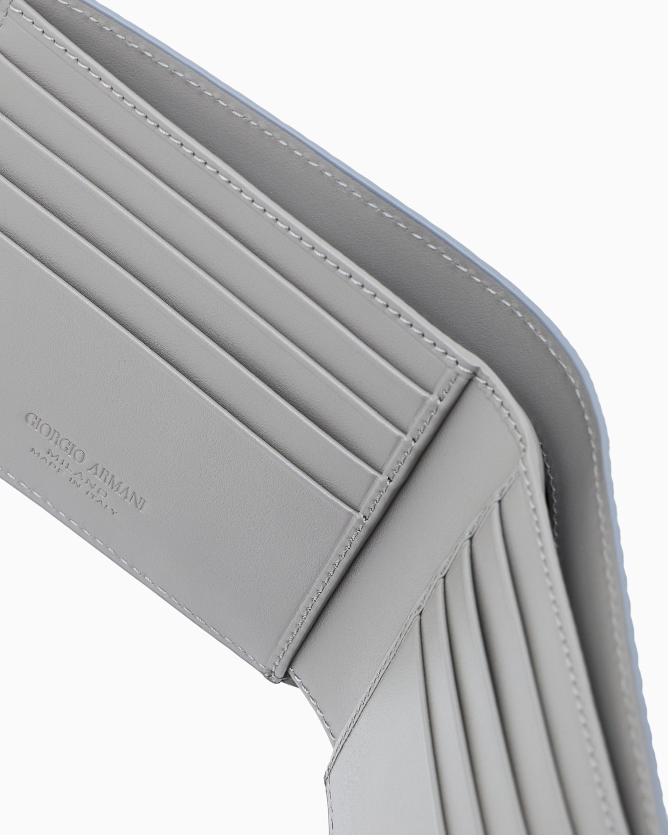 Bifold wallet in embossed leather Slide 3