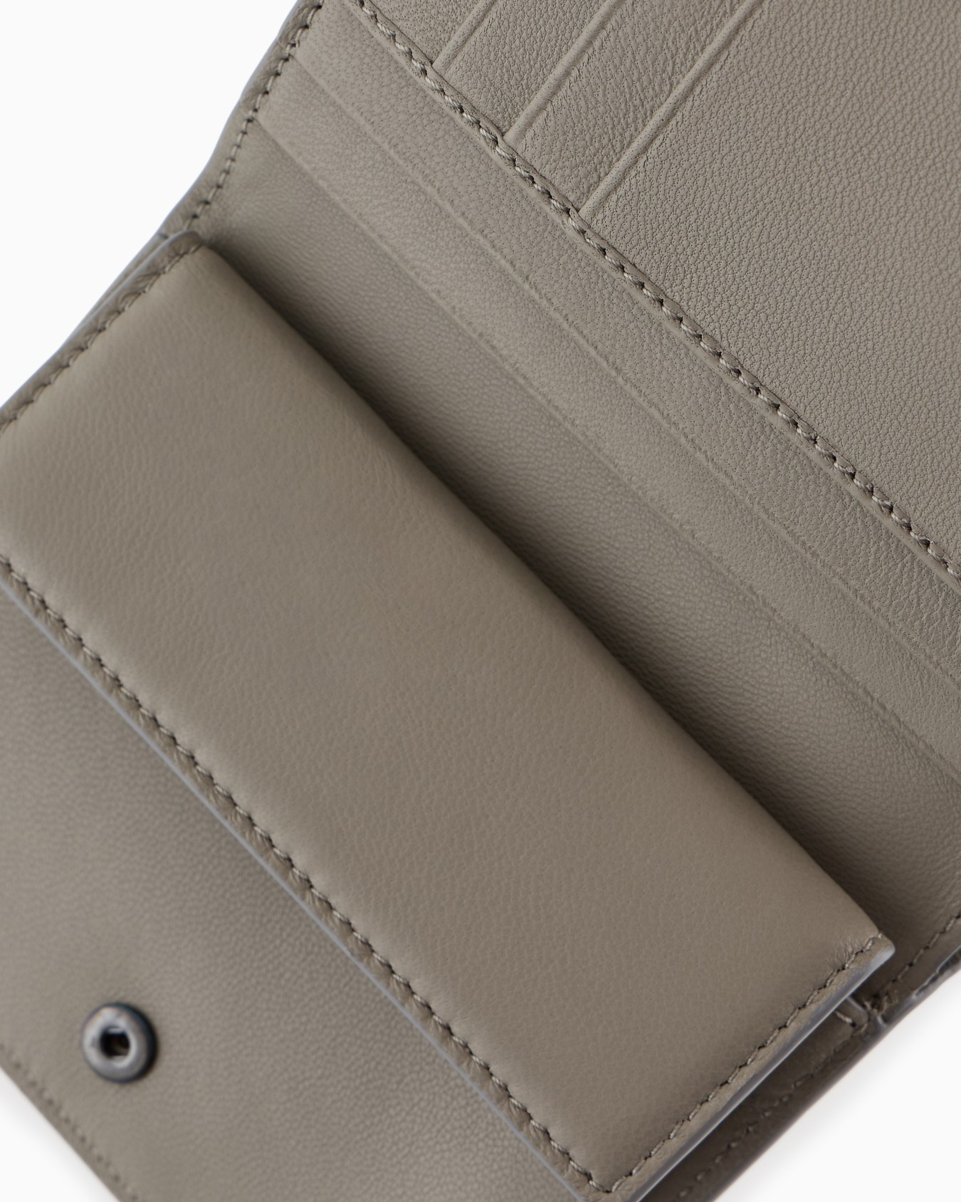 Vertical bifold nappa leather wallet Slide 3