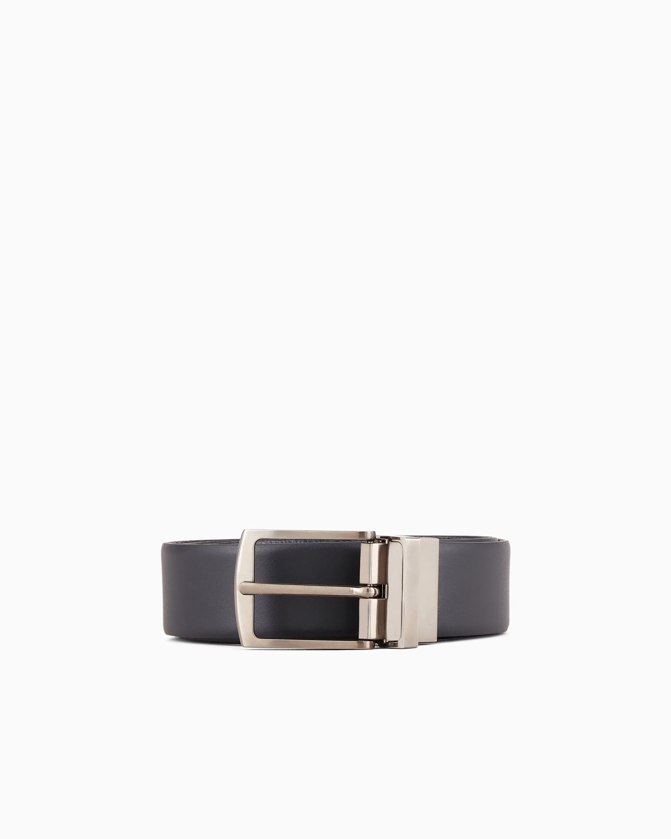 Gift box with reversible leather belt and two buckles Slide 0