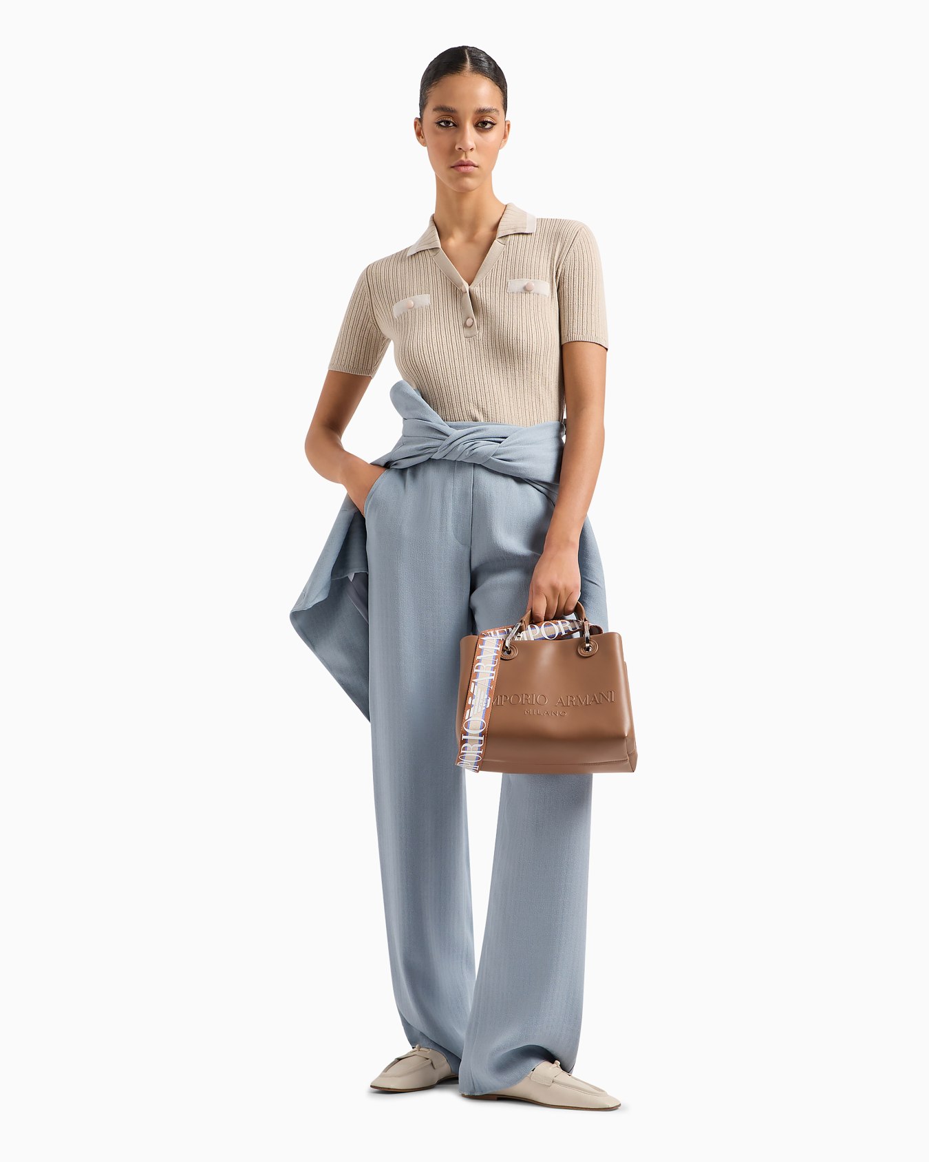 Small MyEA shopper bag with oversized embossed logo Slide 6