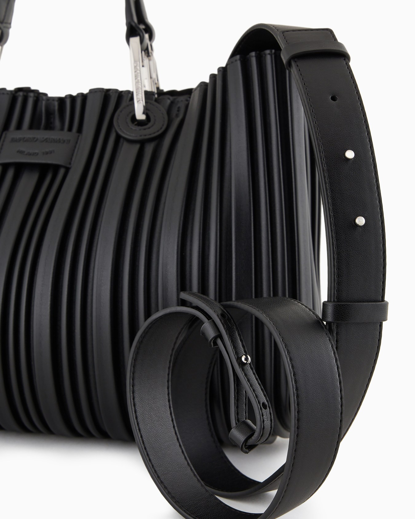 ASV MyEA small shopper bag in pleated, recycled faux nappa leather Slide 4