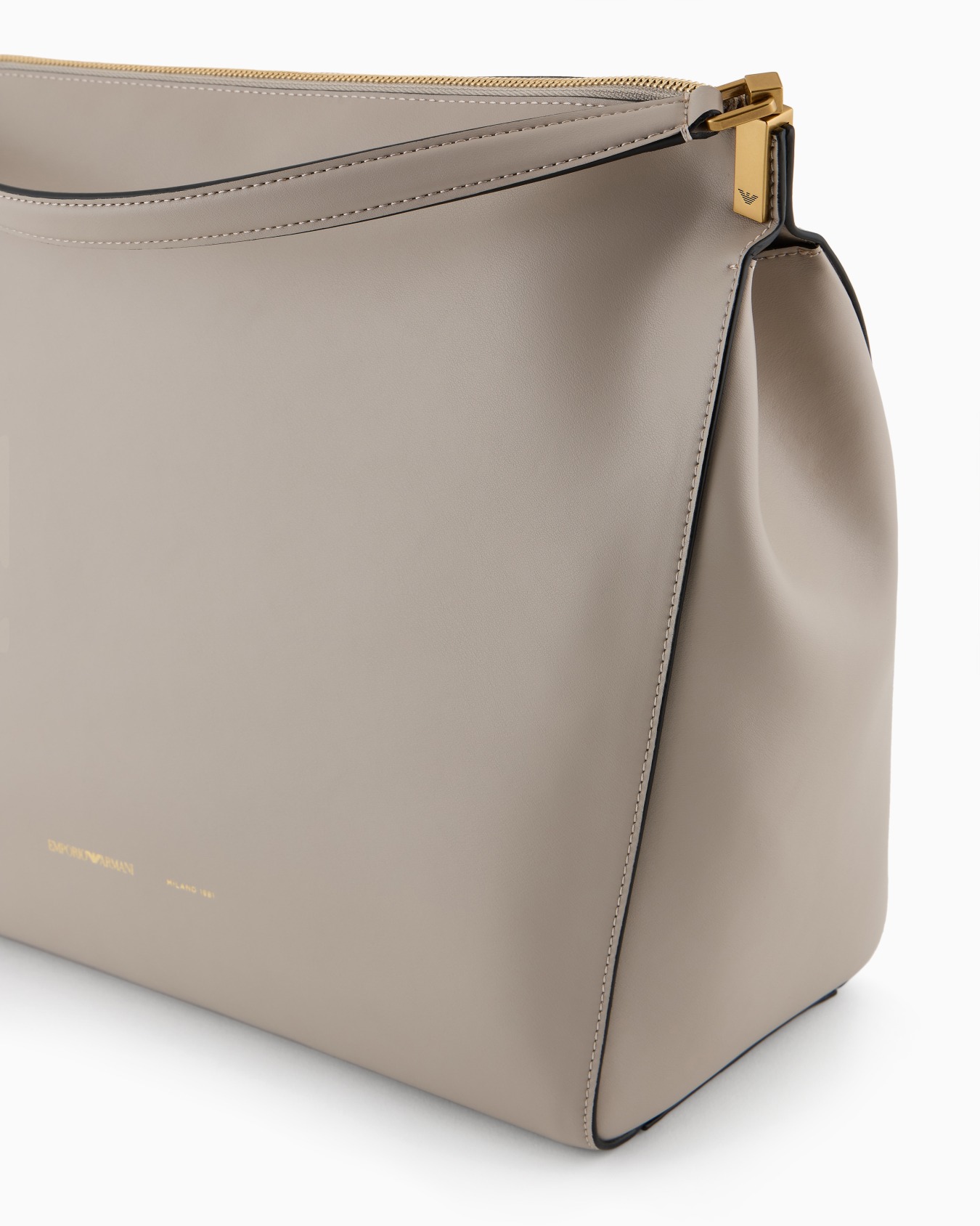 Large handbag in smooth leather Slide 4