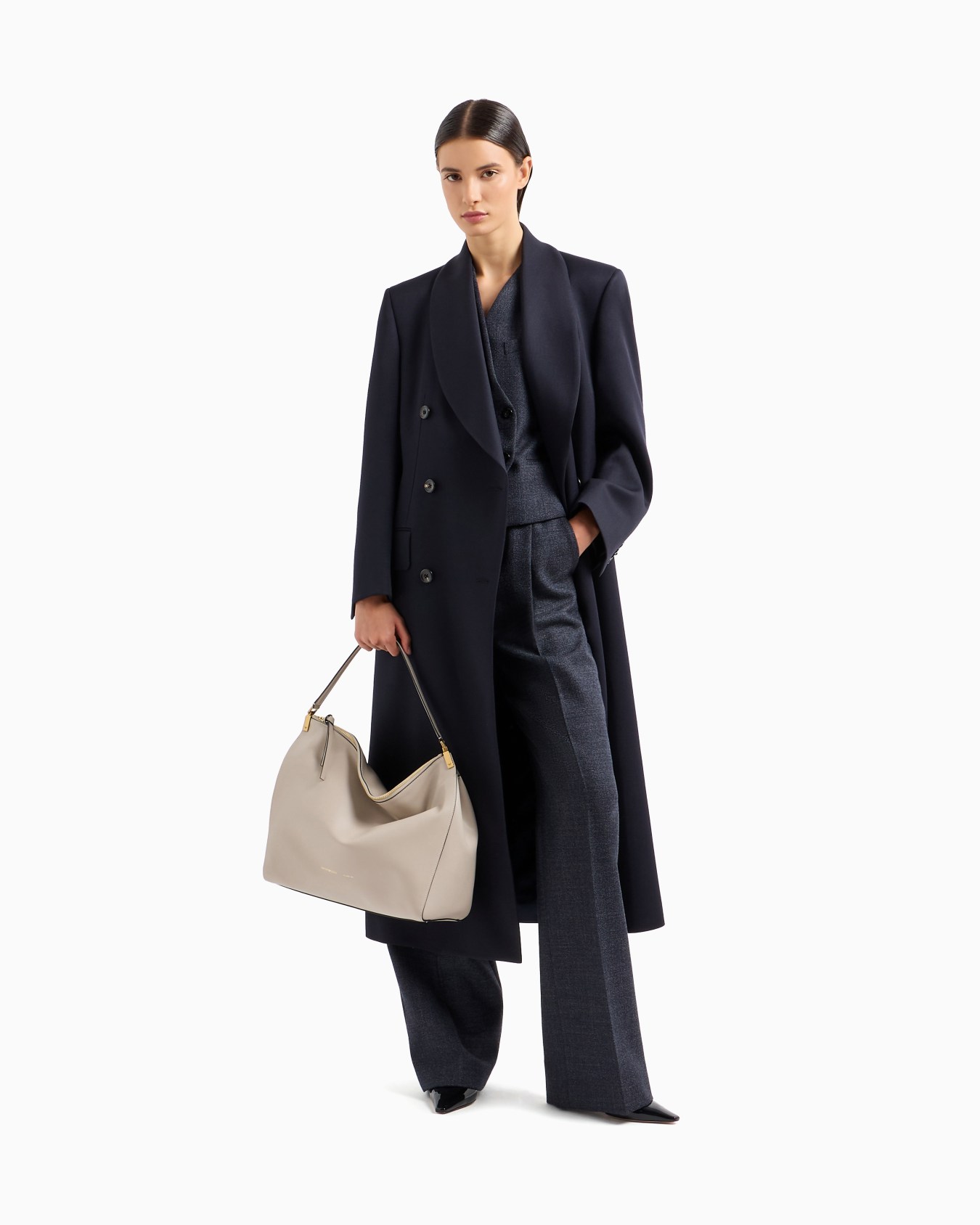 Large handbag in smooth leather Slide 5