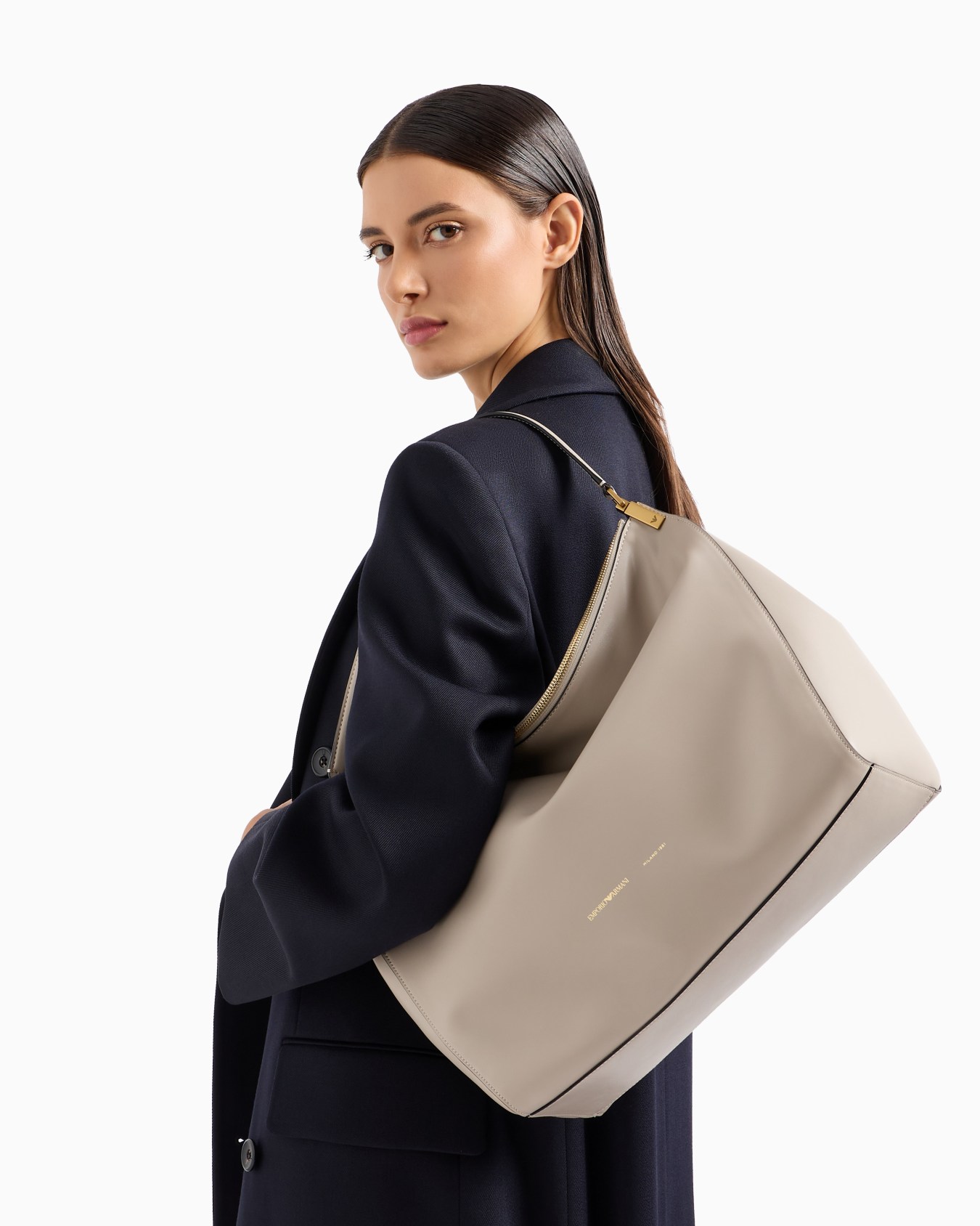 Large handbag in smooth leather Slide 6