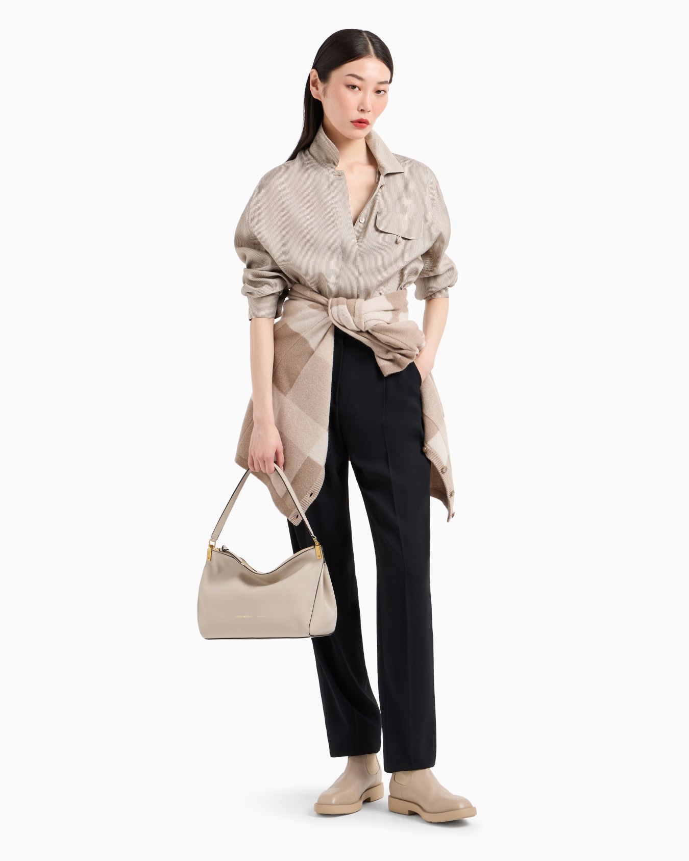 Medium handbag in smooth leather Slide 5