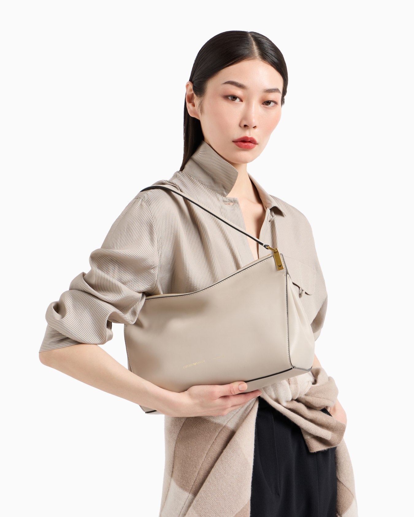 Medium handbag in smooth leather Slide 6
