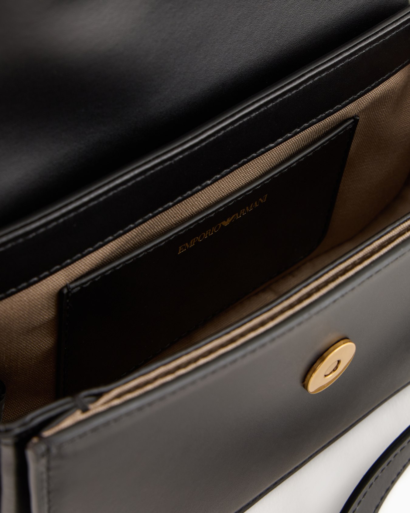 Sac porté épaule en cuir lisse avec logo aigle en métal Diapositive 3