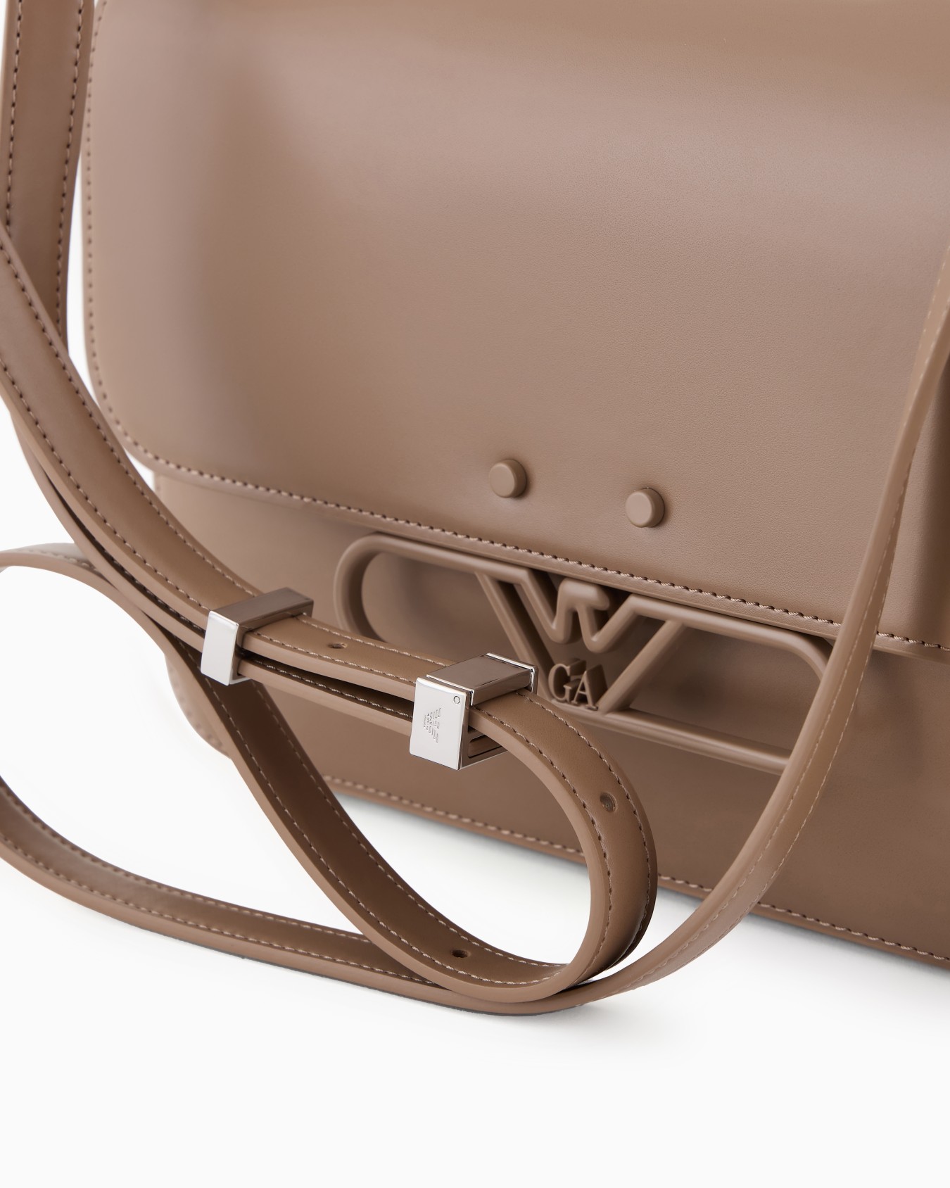 Smooth leather shoulder bag with metal eagle logo Slide 4