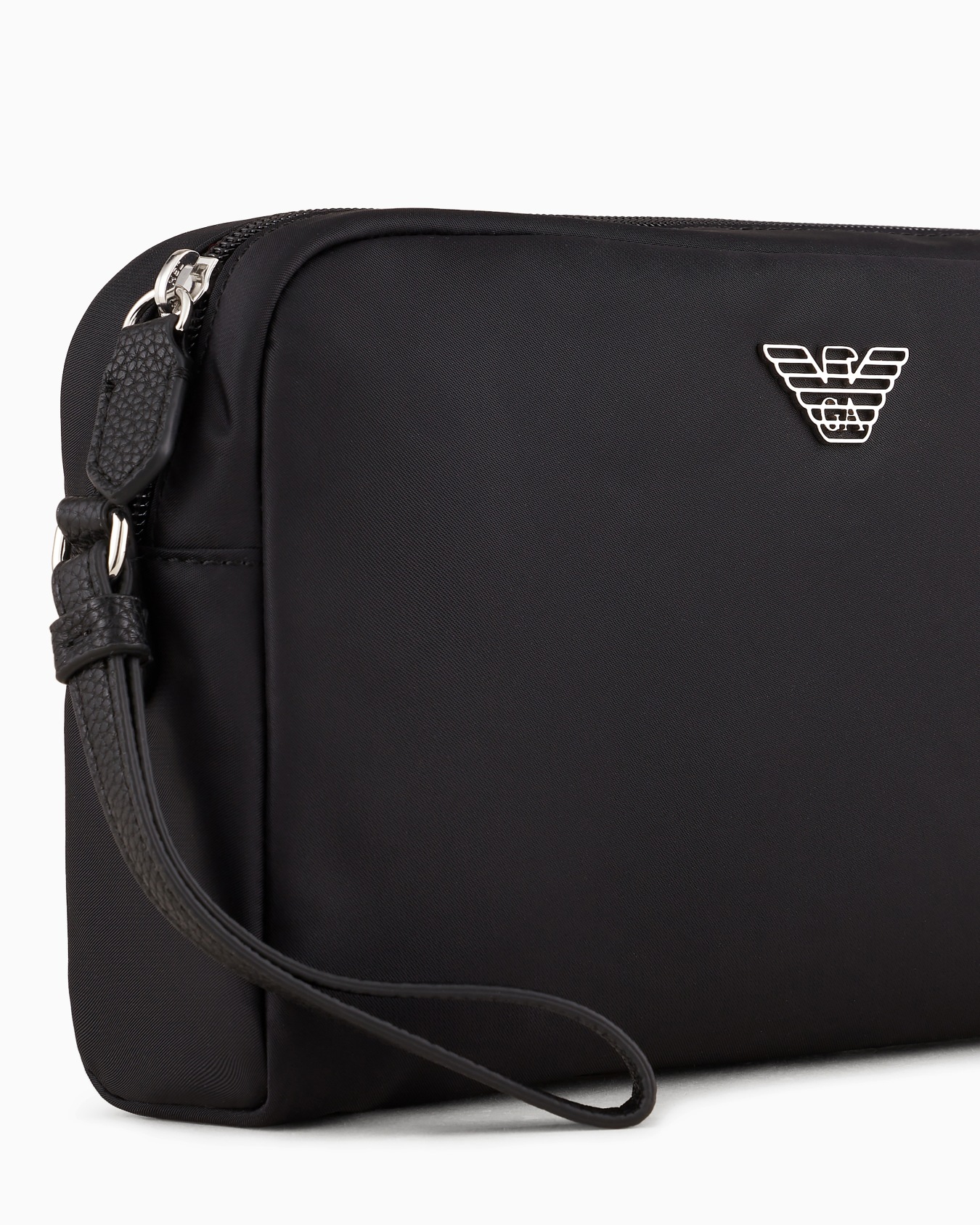 Travel Essential medium washbag in recycled nylon Slide 3