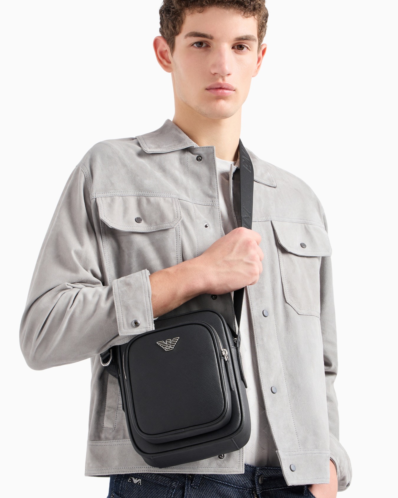 Bolso bandolera de piel saffiano regenerada con placa de águila ASV Diapositiva 5