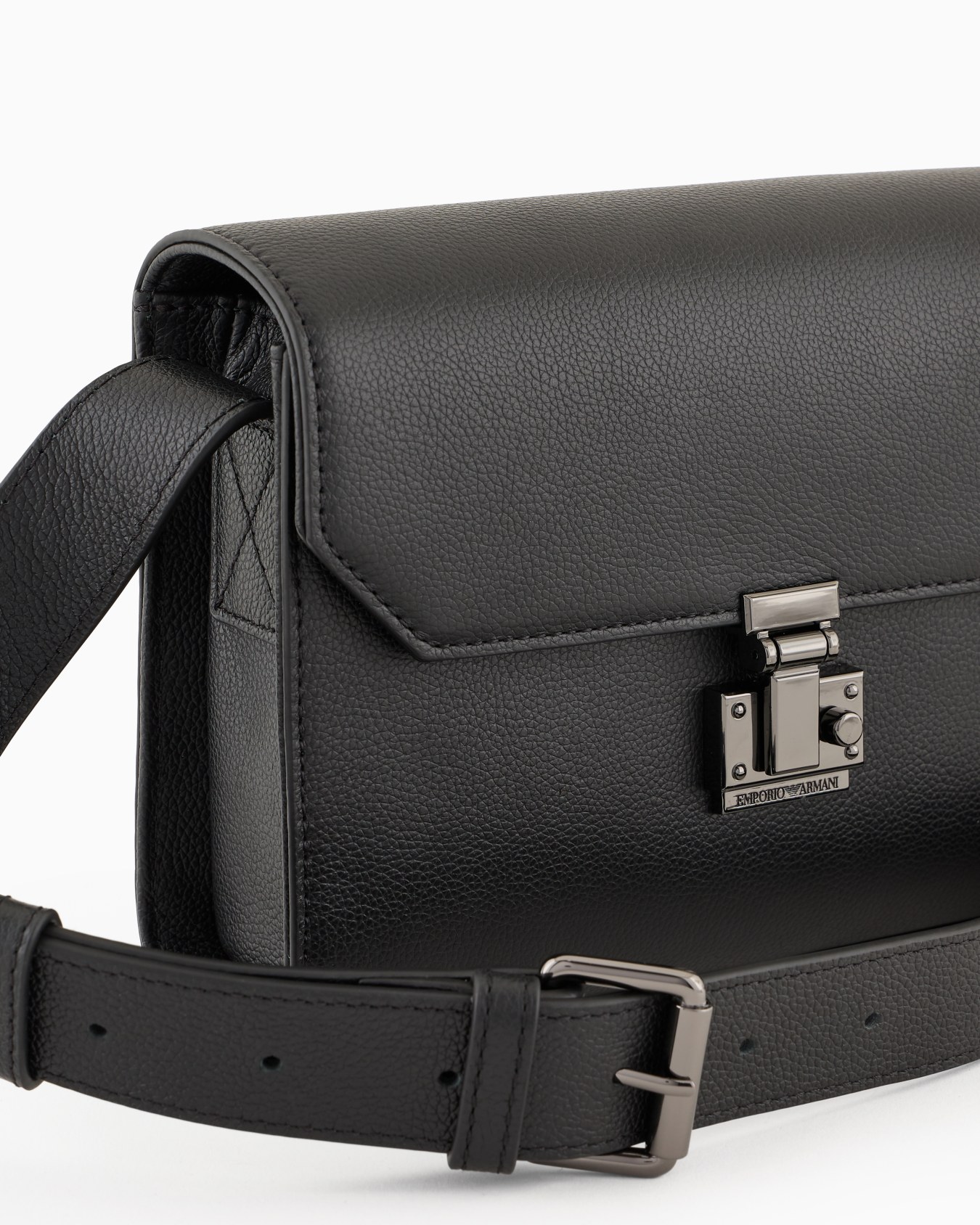 Shoulder bag with flap in tumbled leather Slide 4