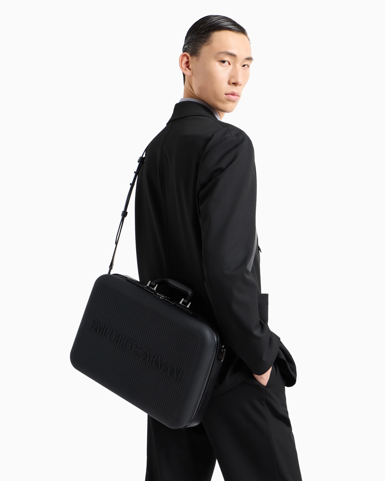 Bolso modelo business de goma reciclada con logotipo ASV Diapositiva 6