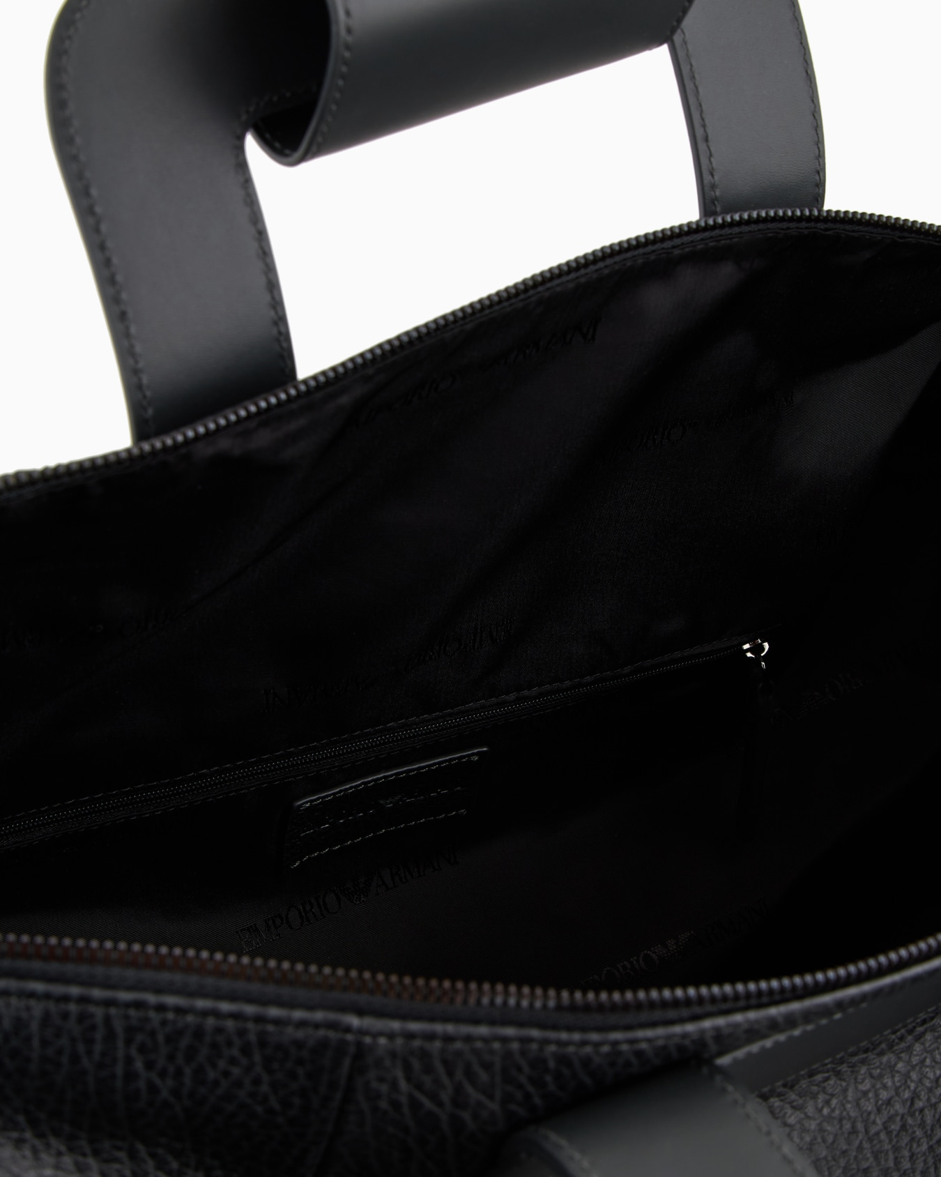 Weekender-Tasche aus genarbtem Leder mit Details aus Glattleder Folie 3