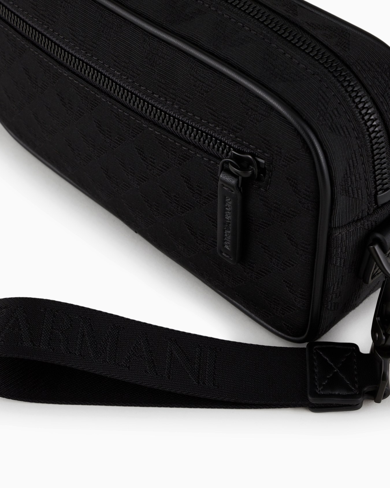 Nylon washbag with all-over jacquard eagle Slide 3