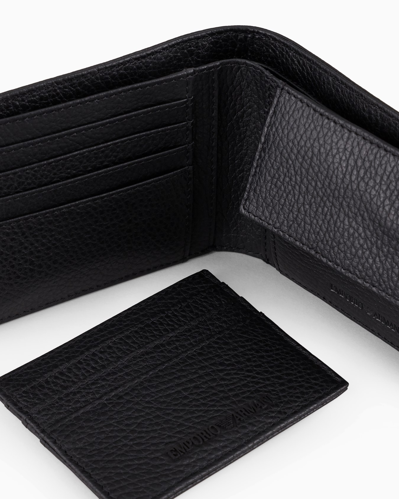 Gift box with wallet and card holder in tumbled leather Slide 3