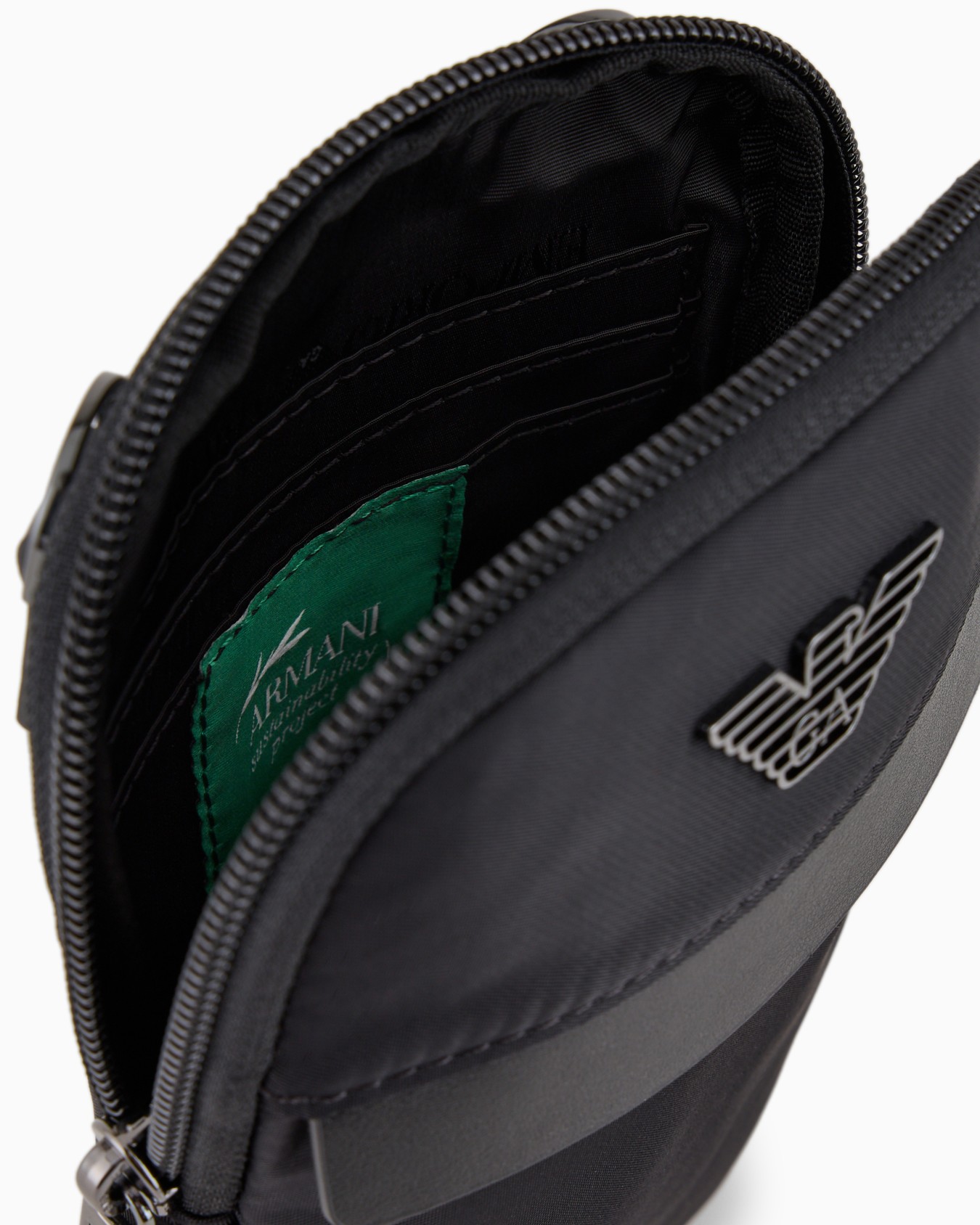 ASV recycled nylon tech case Slide 3