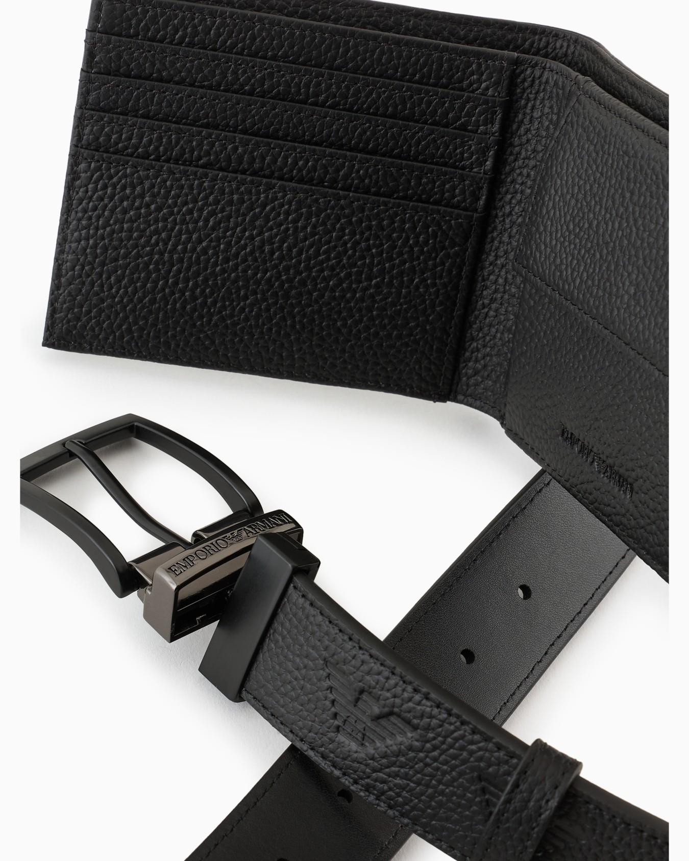 Gift box with leather wallet and belt with all-over embossed eagle Slide 1