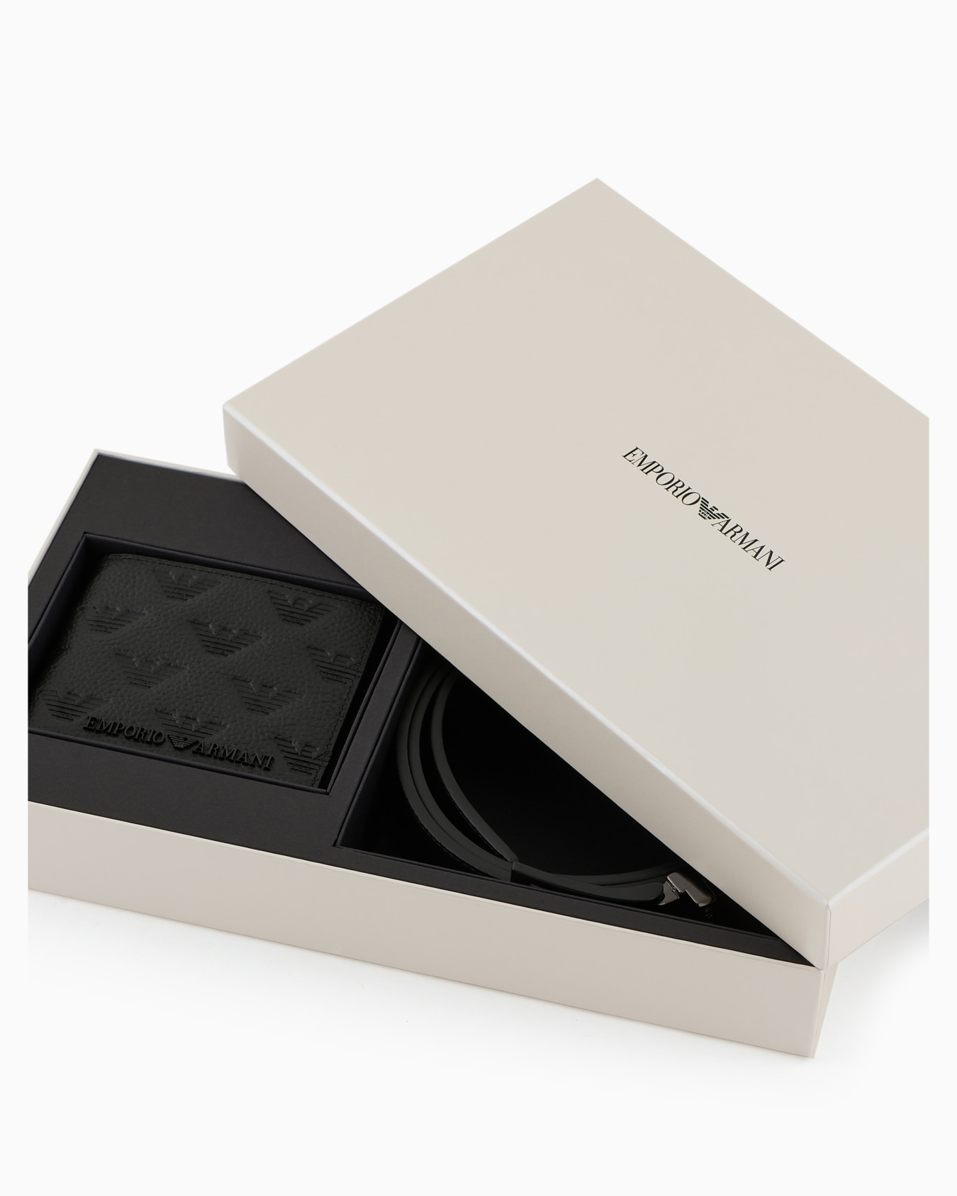 Gift box with leather wallet and belt with all-over embossed eagle Slide 5