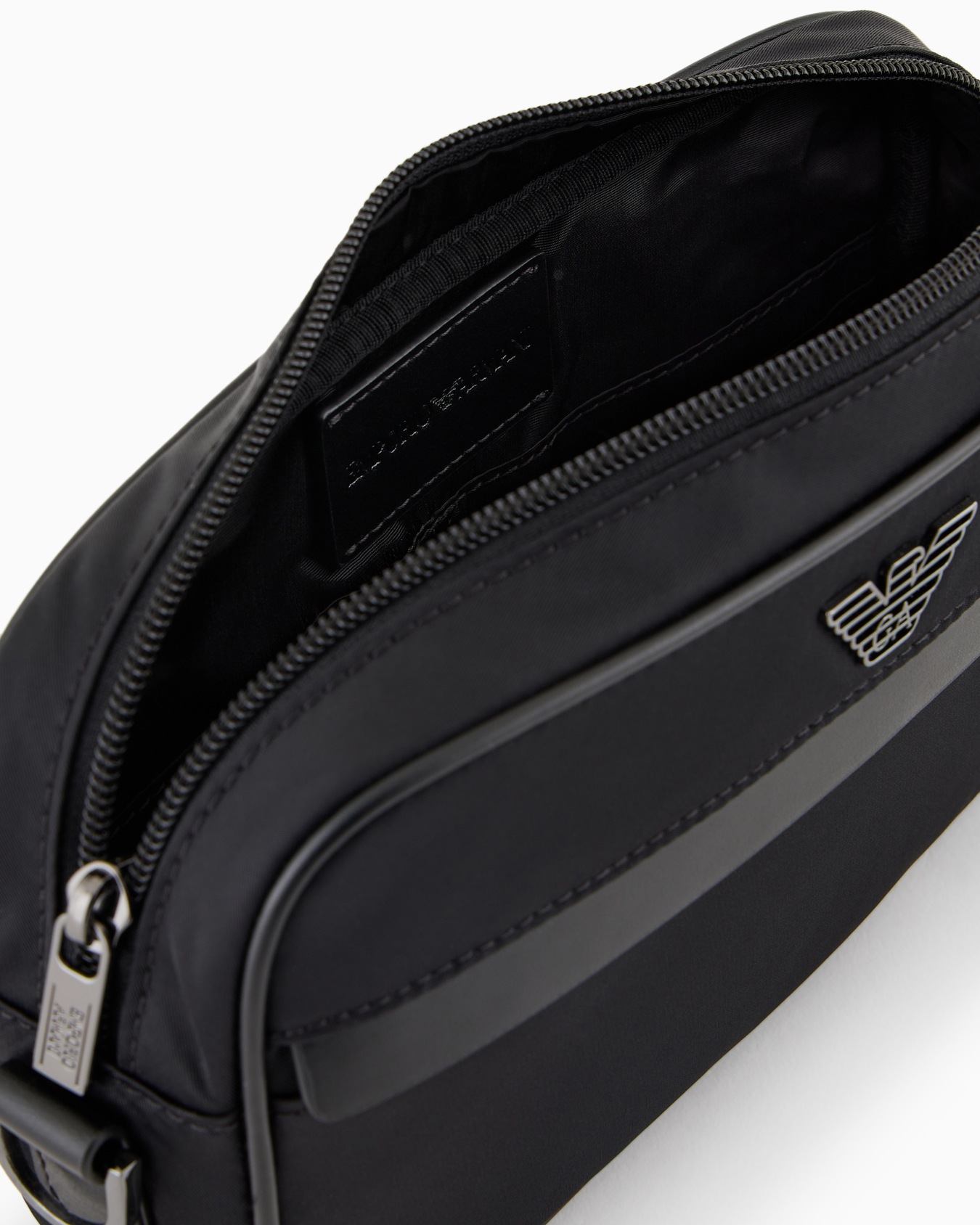 ASV recycled nylon washbag Slide 3