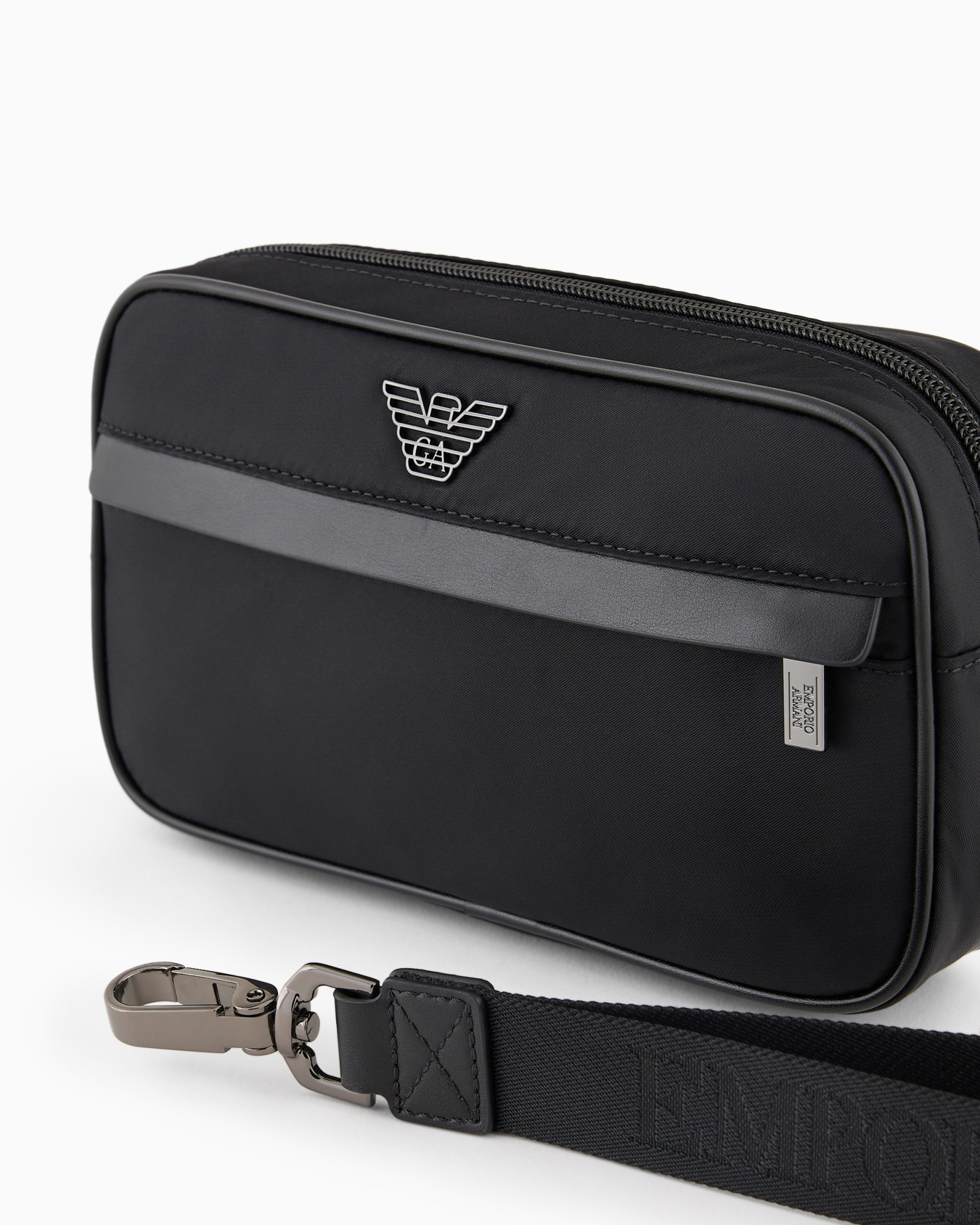 ASV recycled nylon washbag Slide 4