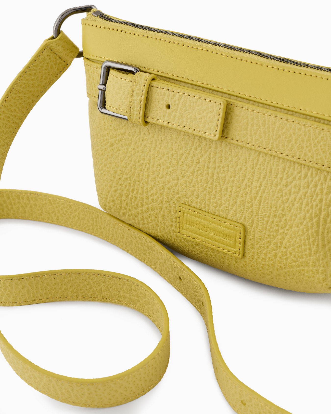 Gürteltasche aus genarbtem Leder mit Details aus Glattleder Folie 4