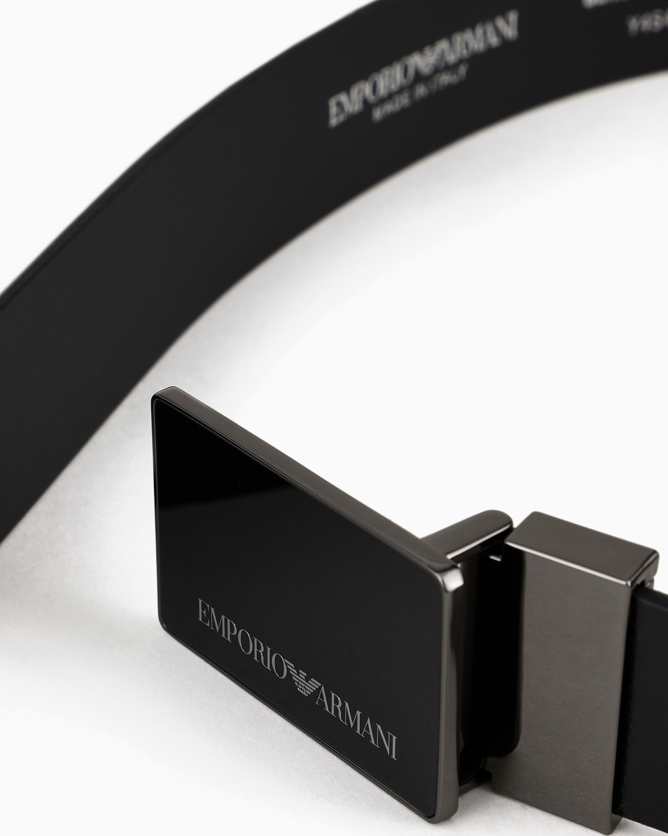 Pebbled leather belt with plate Slide 1