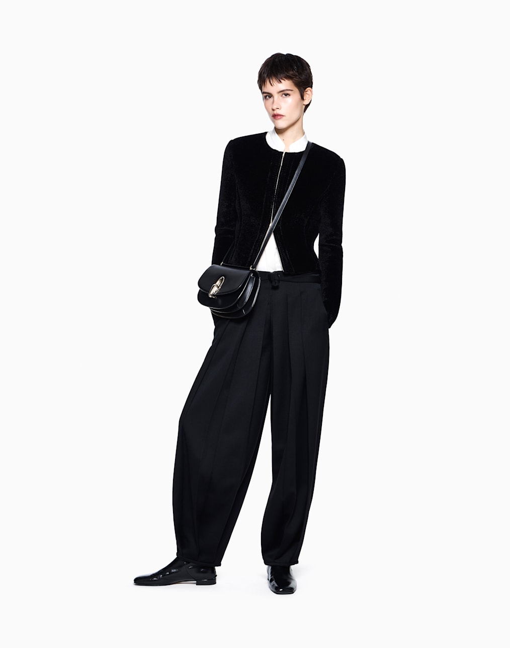 rmellose-seidenbluse-mit-stehkragen-und-knopfleiste-wei--giorgio-armani