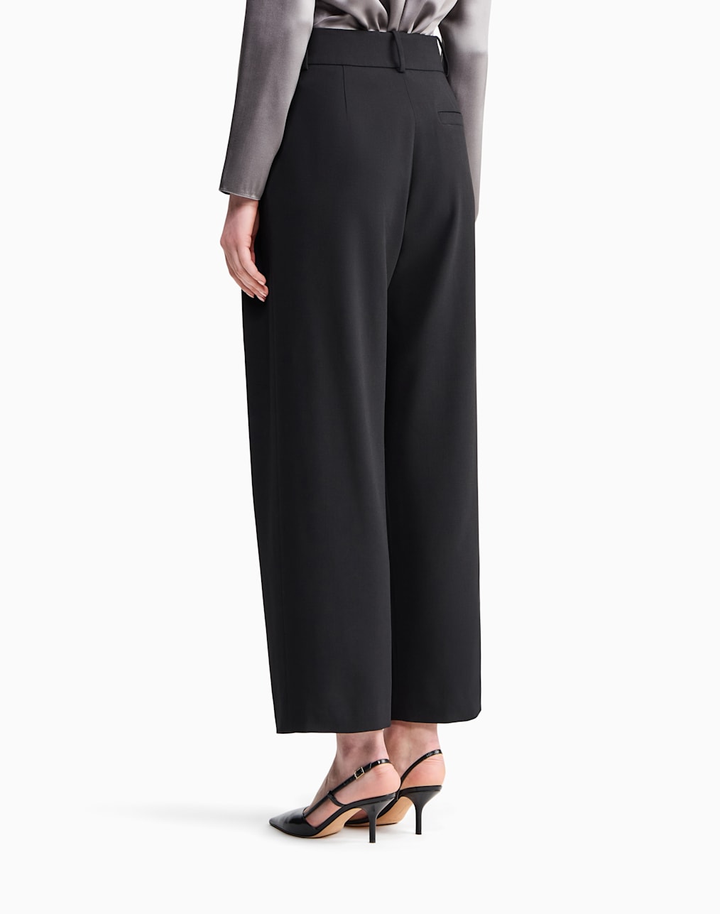 Trousers with pleats in silk satin | Giorgio Armani US