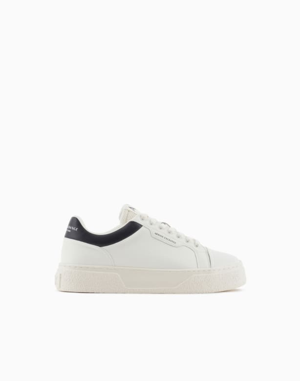 Basic sneakers in solid color