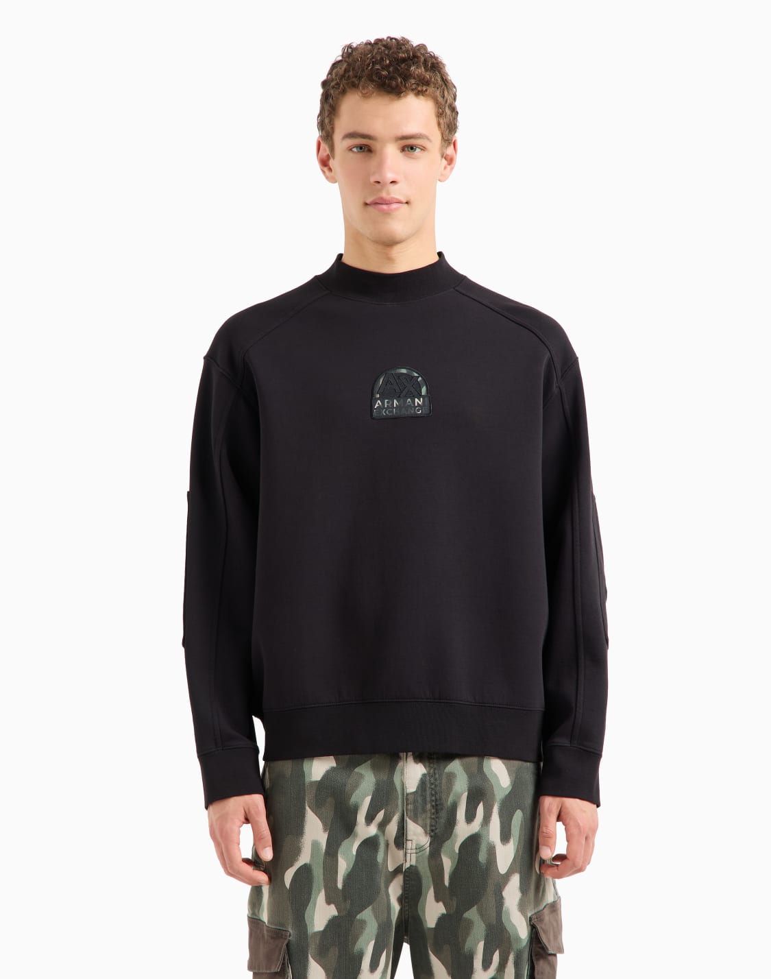 sudadera-de-algodn-elstico-con-logo-emblema-negro--armani-exchange