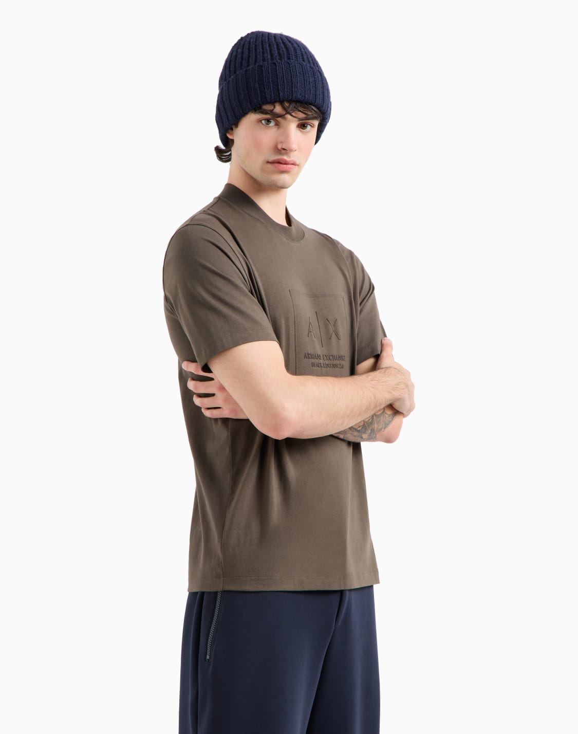 camiseta-regular-fit-con-maxilogotipo-bordado-verde--armani-exchange