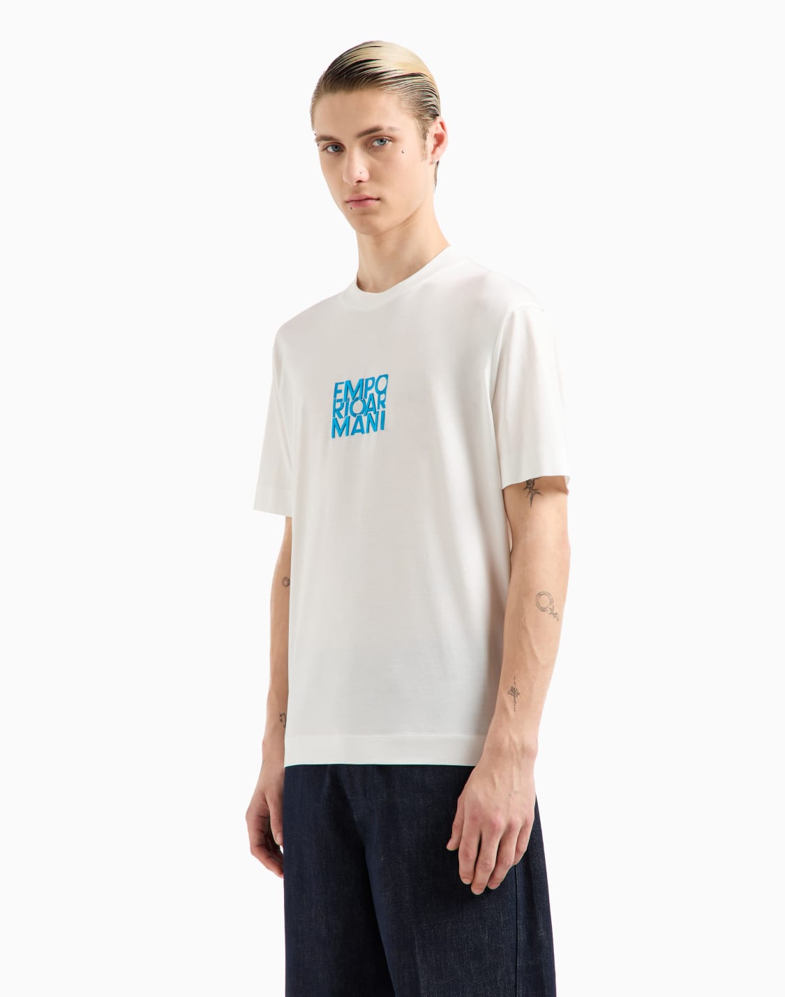 camiseta-en-punto-de-mezcla-de-lyocell-con-inscripcin-bordada-y-estampada-blanco--emporio-armani