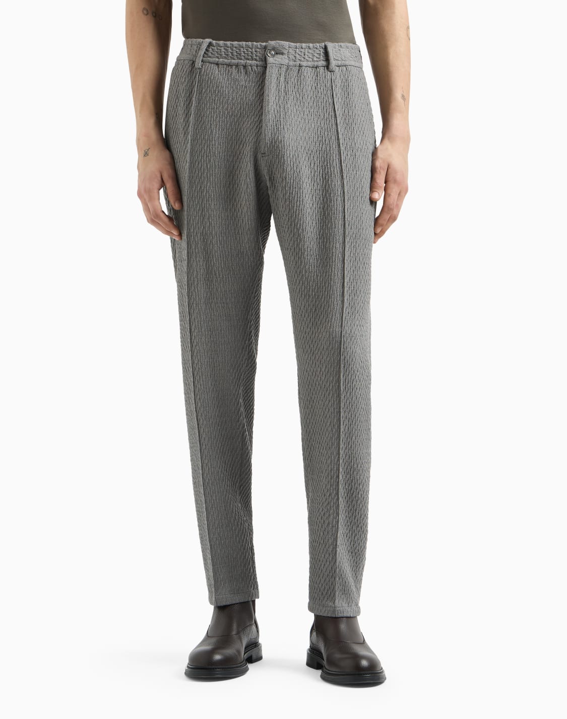 pantalones-chinos-con-pliegues-de-punto-elstico-de-lana-virgen-con-efecto-tridimensional-gris--emporio-armani