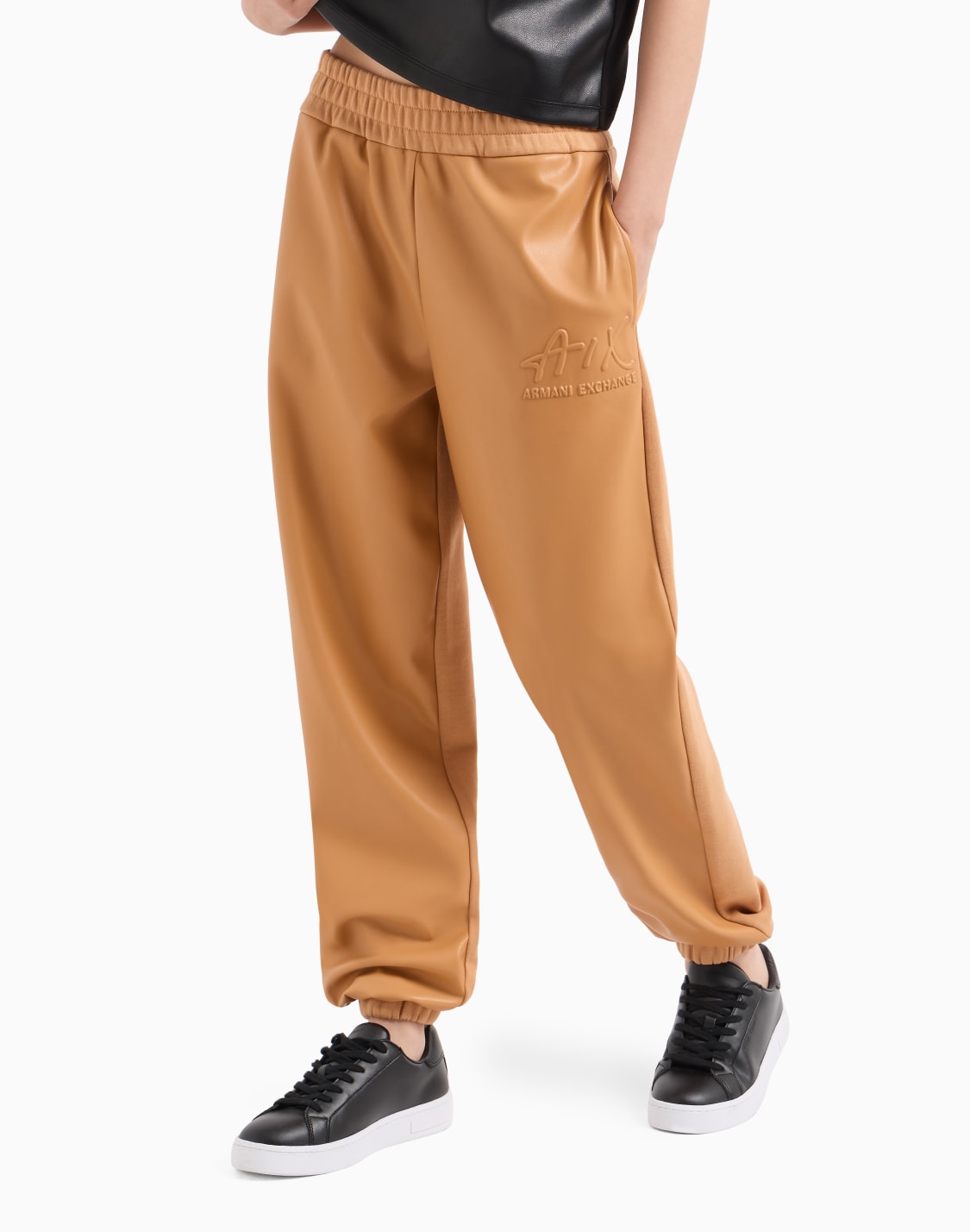 pantalon-de-jogging-avec-logo-emboss-en-tissu-asv-camel--armani-exchange