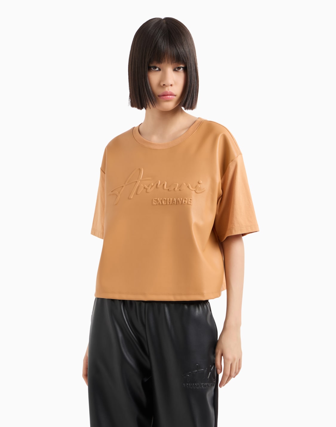 camiseta-cropped-fit-con-logo-en-relieve-en-tejido-asv-cmel--armani-exchange