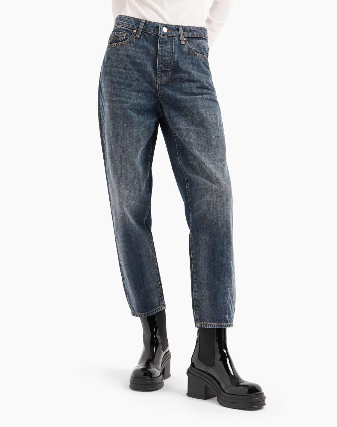 vaqueros-carrot-fit-j51-en-denim-rgido-con-monograma-bordado-azul--armani-exchange