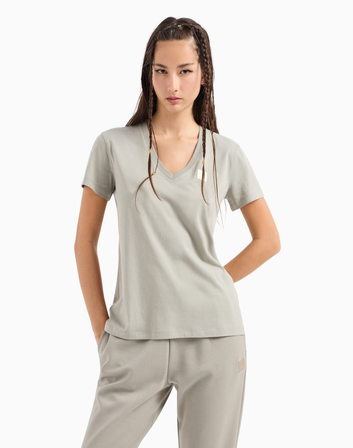 camiseta-regular-fit-con-cuello-de-pico-y-logo-gris--armani-exchange