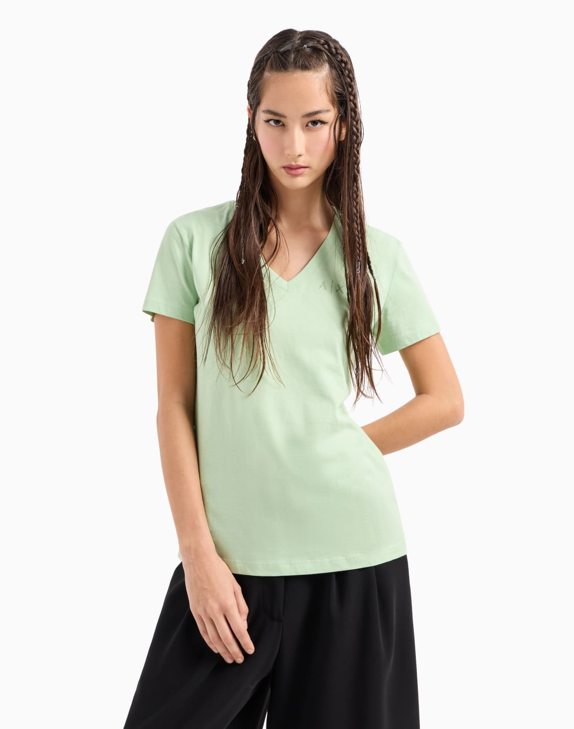 camiseta-slim-fit-de-punto-con-cuello-de-pico-y-pequeo-logo-verde--armani-exchange