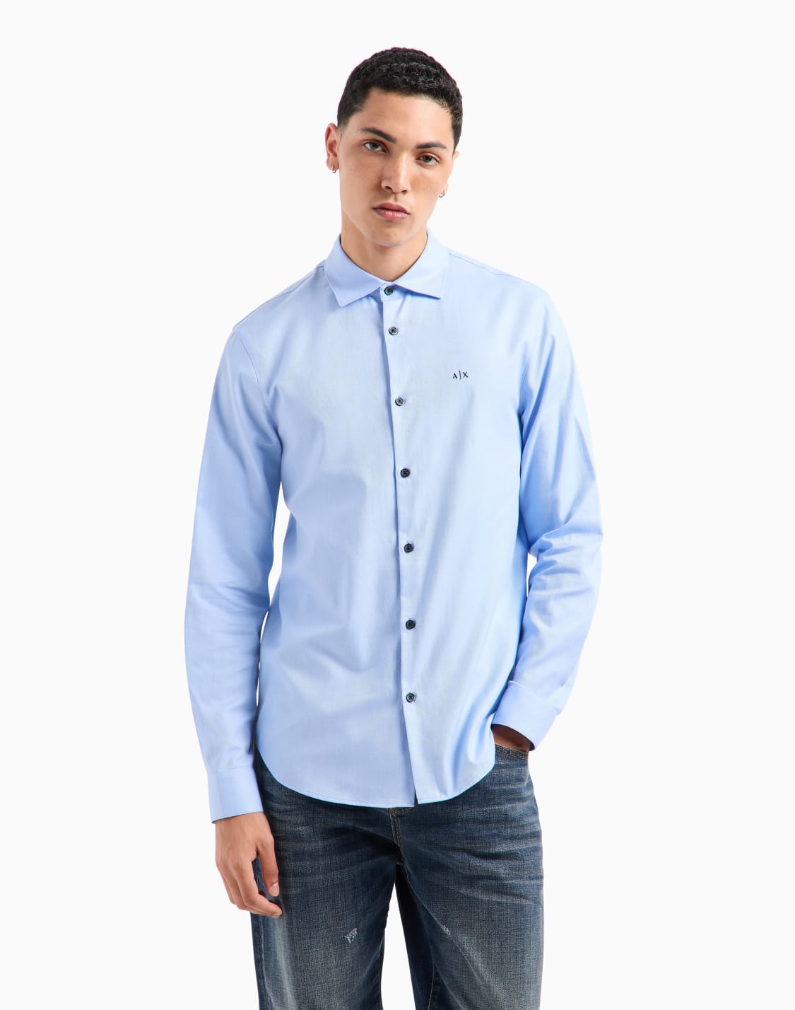 camisa-regular-fit-confeccionada-en-algodn-teido-en-hilo-azul--armani-exchange