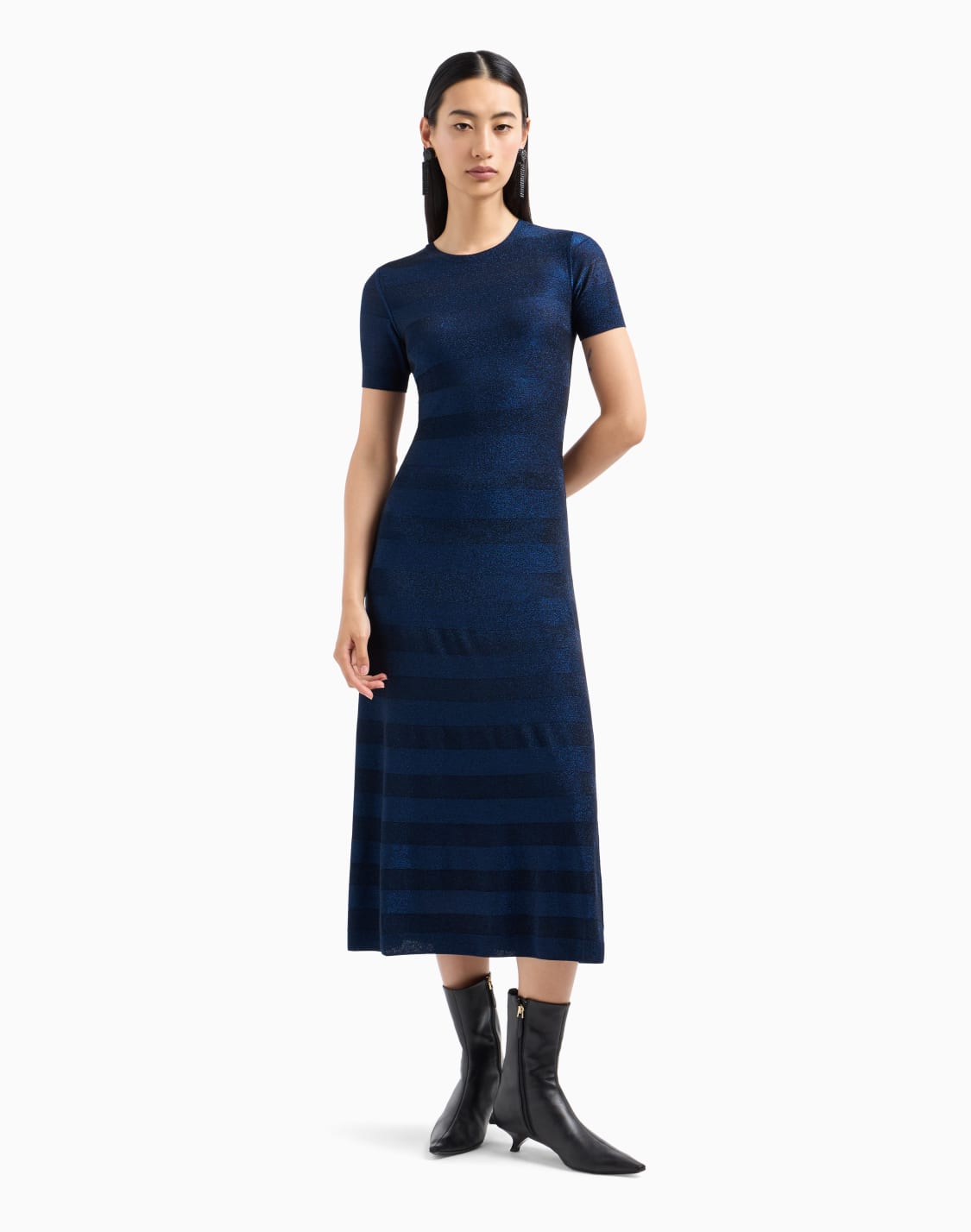 vestido-largo-sin-costuras-de-viscosa-con-elaboracin-en-punto-derecho-y-revs-efecto-rayas-azul--emporio-armani