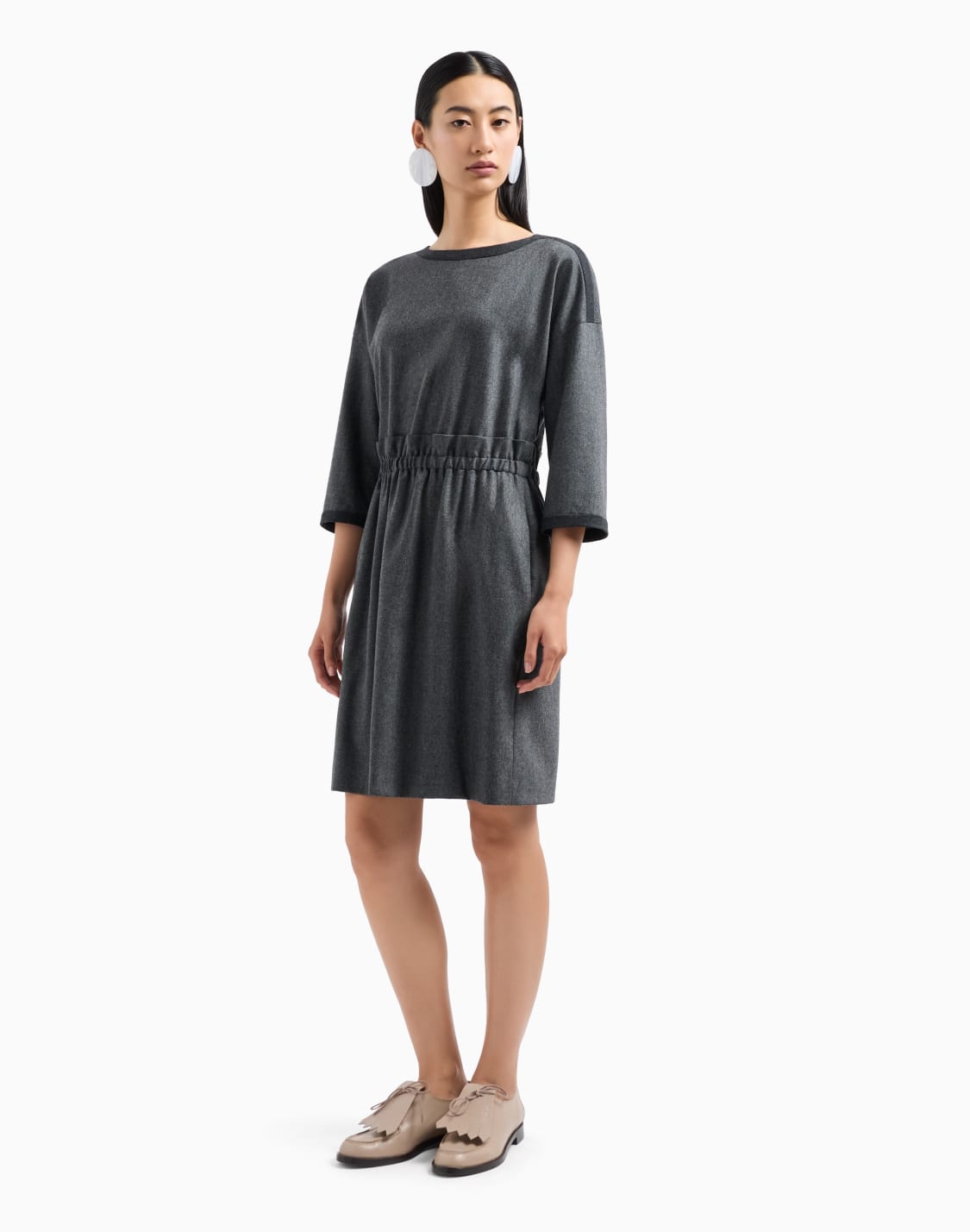 vestido-en-franela-de-lana-jaspeada-con-fruncido-en-la-cintura-icon-gris--emporio-armani