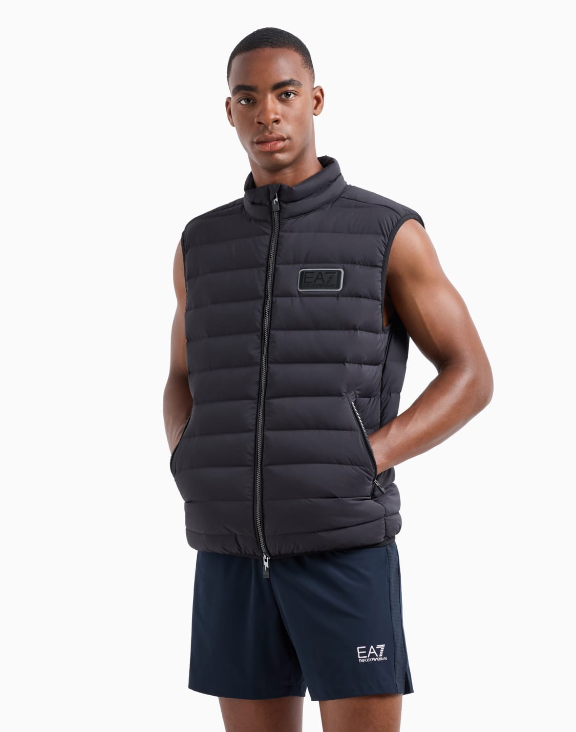gilet-con-imbottitura-in-piuma-nero--ea7