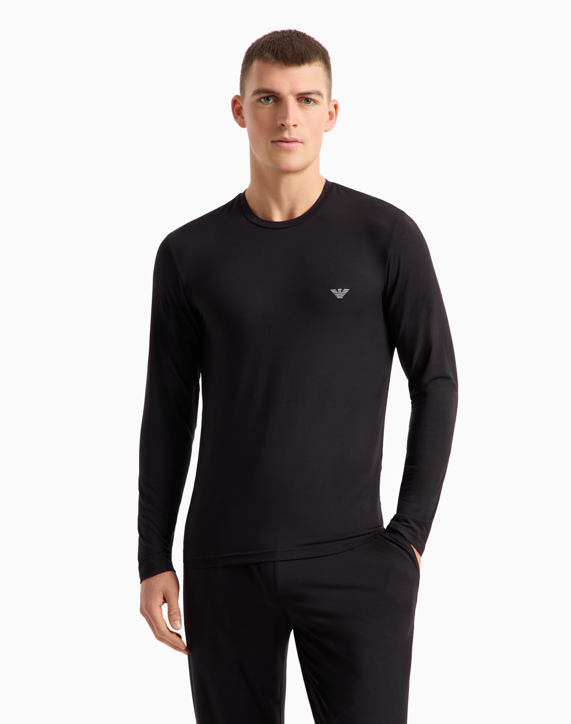 pull-de-dtente-coupe-ajuste-en-modal-doux-noir--emporio-armani