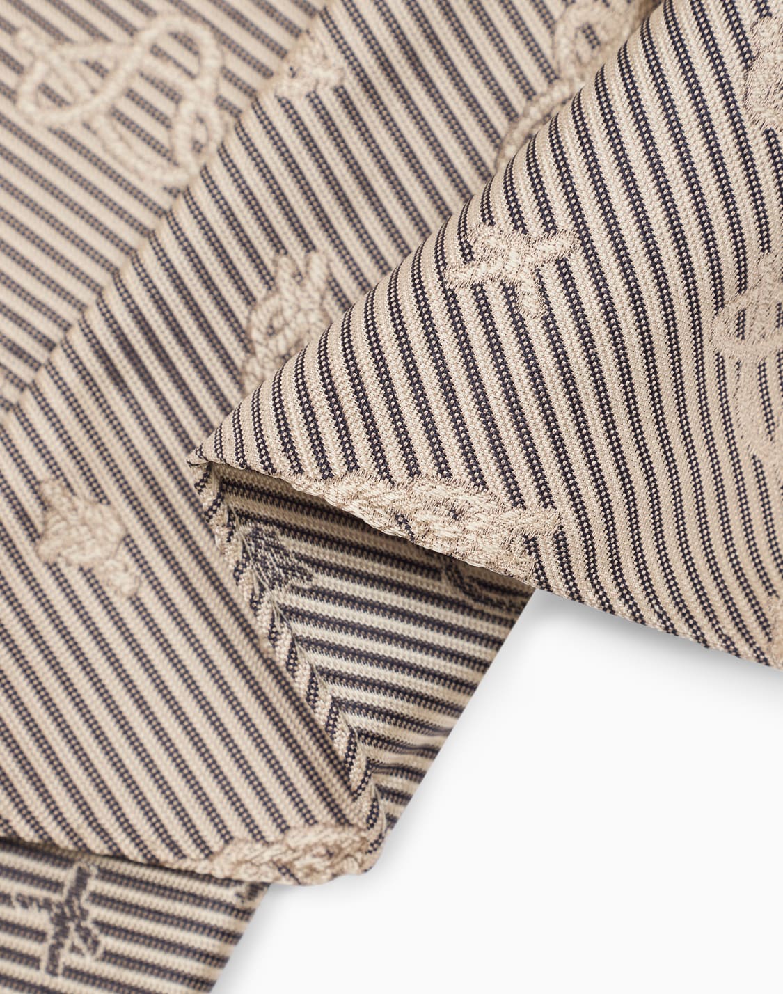 pauelo-de-bolsillo-en-seda-pura-con-fantasa-de-nudos-en-tejido-jacquard-beige--emporio-armani