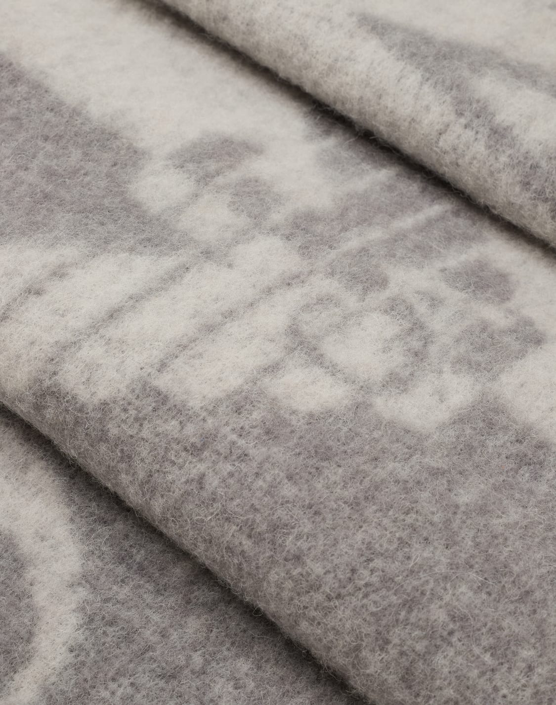 alpaca-blend-wool-scarf-with-oversized-lettering-grey--emporio-armani