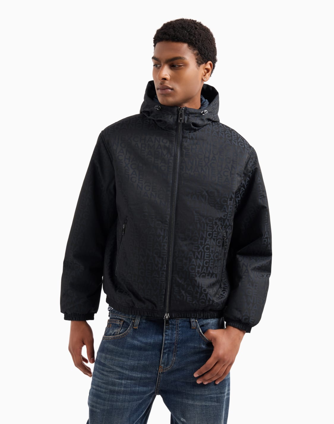 chaqueta-con-capucha-de-tejido-con-logo-por-toda-la-prenda-azul--armani-exchange