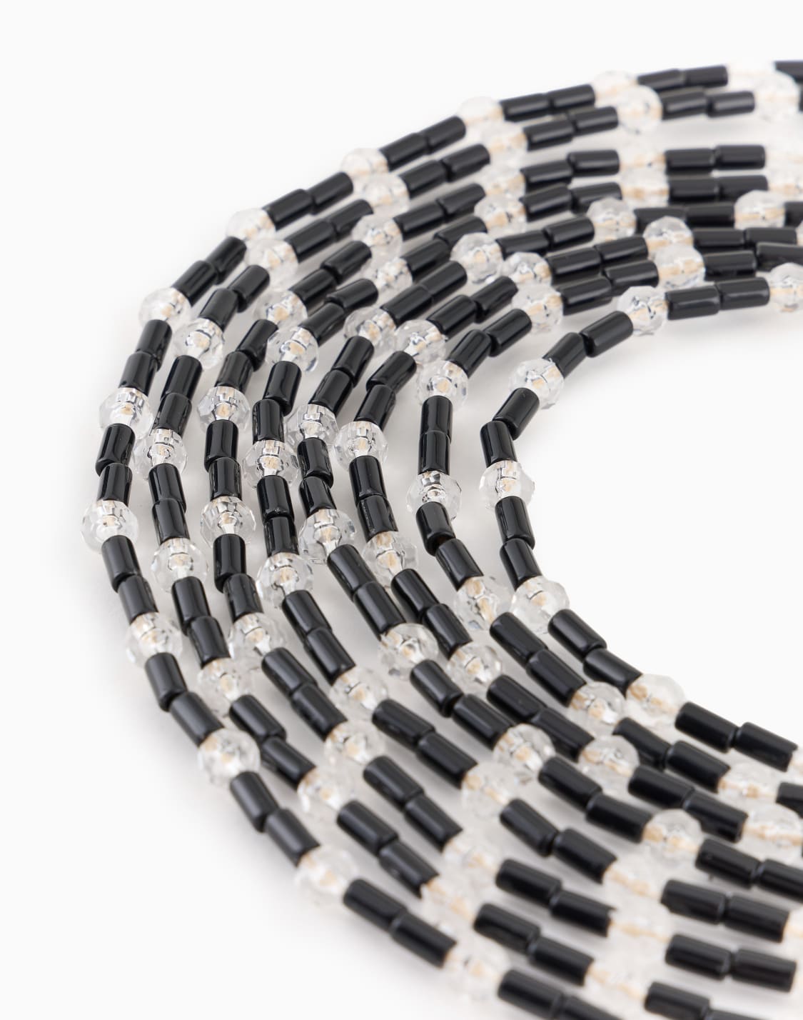 collar-multihilo-con-baguettes-y-cuentas-negro--emporio-armani